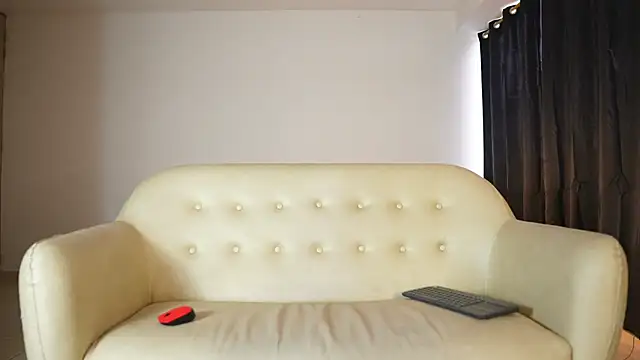 Emi latingirl online show from 10, 1, 2026