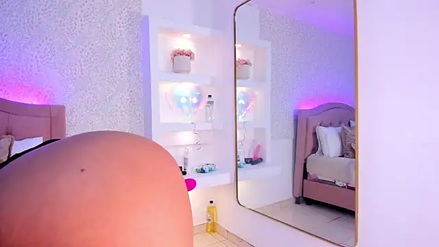 Emi latingirl online show from 13, 3, 2026