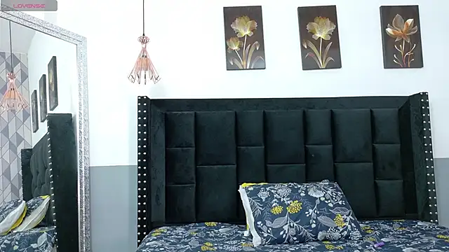 kinkyhousewifee online show from 9, 1, 2026