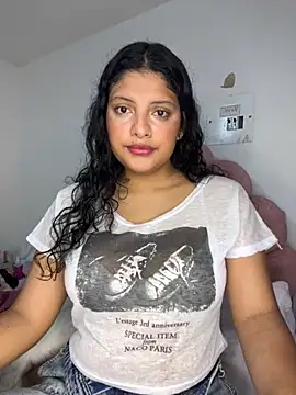 Snapshot of tati__22 chatting on 24, 11, 2025 tati 22 online show from 24, 11, 2025