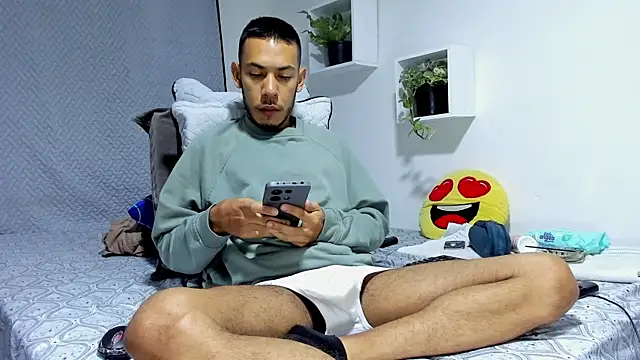 Snapshot of Aronxxs chatting on 11, 2, 2025 Aronxxs online show from 11, 2, 2025