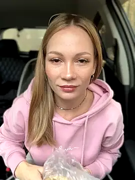 Snapshot of LavenderHot chatting on 4, 10, 2025 LavenderHot online show from 4, 10, 2025