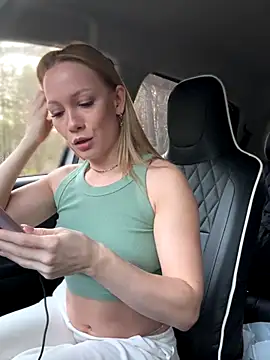 Snapshot of LavenderHot chatting on 19, 10, 2025 LavenderHot online show from 19, 10, 2025