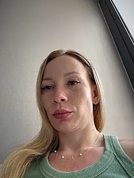 Snapshot of LavenderHot chatting on 28, 3, 2026 LavenderHot online show from 28, 3, 2026