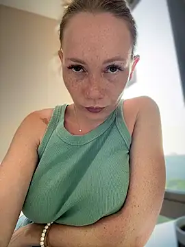 Snapshot of LavenderHot chatting on 10, 4, 2026 LavenderHot online show from 10, 4, 2026