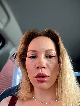 Snapshot of LavenderHot chatting on 2, 7, 2026 LavenderHot online show from 2, 7, 2026