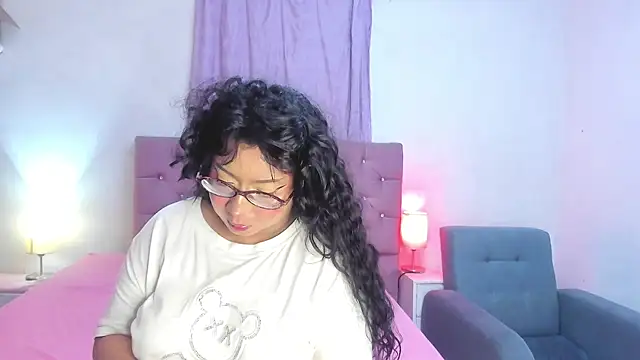 Snapshot of Latinabombsheell chatting on 12, 6, 2026 Latinabombsheell online show from 12, 6, 2026