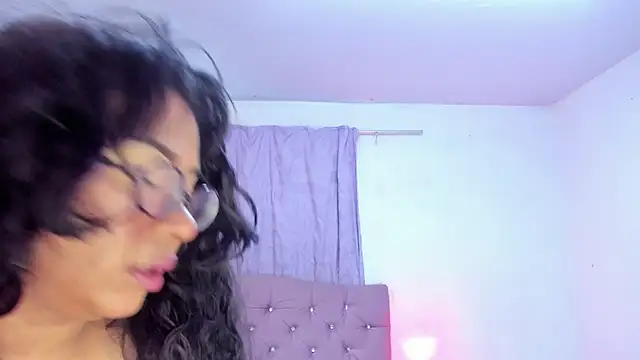 Snapshot of Latinabombsheell chatting on 1, 7, 2026 Latinabombsheell online show from 1, 7, 2026