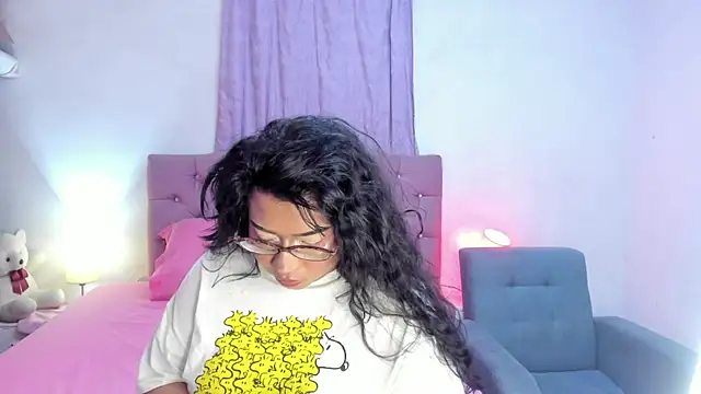 Snapshot of Latinabombsheell chatting on 14, 7, 2026 Latinabombsheell online show from 14, 7, 2026