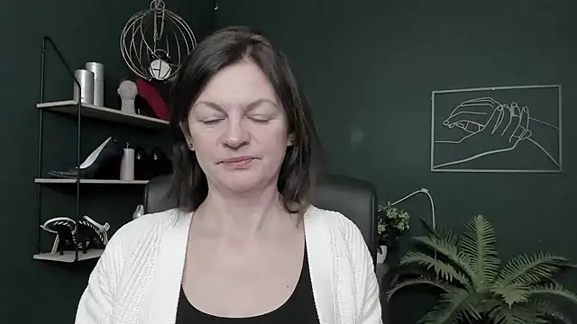 Snapshot of VivianWILD chatting on 5, 2, 2026 VivianWILD online show from 5, 2, 2026