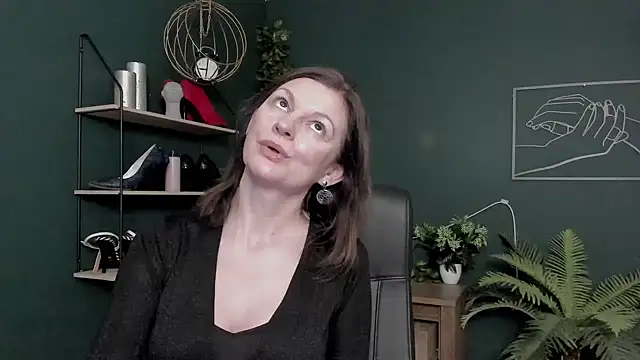 Snapshot of VivianWILD chatting on 9, 2, 2026 VivianWILD online show from 9, 2, 2026