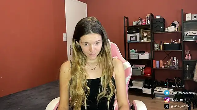 lucie mehott online show from 17, 3, 2025