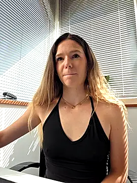 Snapshot of lucie_mehott chatting on 22, 5, 2026 lucie mehott online show from 22, 5, 2026