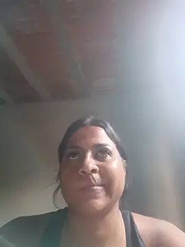 Giselabrunette25 online show from 25, 5, 2026