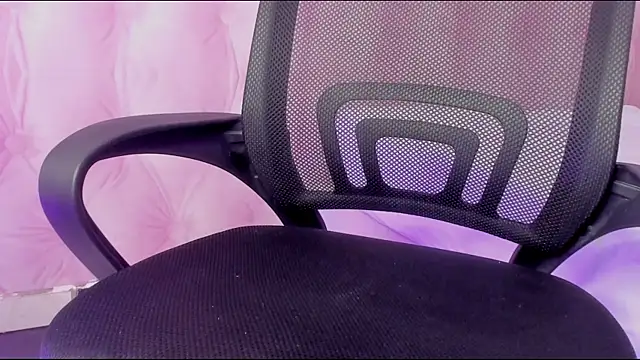 Snapshot of Hilary-banks chatting on 7, 2, 2025 Hilary-banks online show from 7, 2, 2025