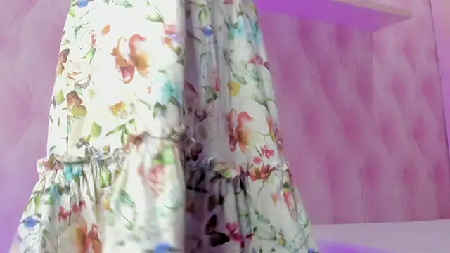 Snapshot of Hilary-banks chatting on 4, 3, 2025 Hilary-banks online show from 4, 3, 2025