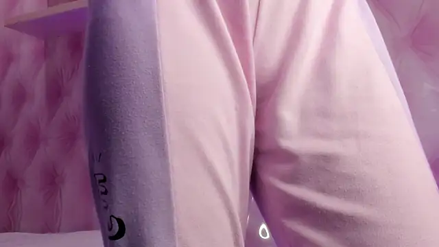 Snapshot of Hilary-banks chatting on 6, 3, 2025 Hilary-banks online show from 6, 3, 2025