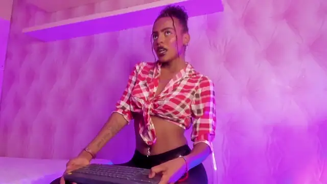 Snapshot of Hilary-banks chatting on 7, 3, 2025 Hilary-banks online show from 7, 3, 2025