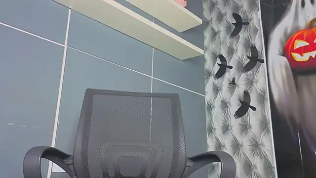 Snapshot of Hilary-banks chatting on 13, 10, 2025 Hilary-banks online show from 13, 10, 2025