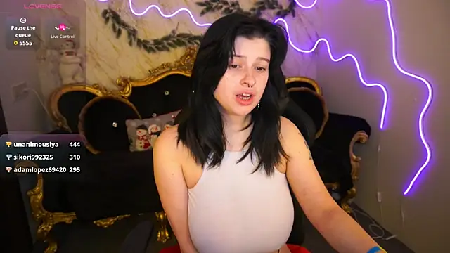 Snapshot of Miki_Kivi chatting on 5, 1, 2025 Miki Kivi online show from 5, 1, 2025