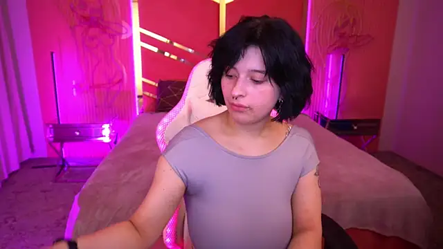 Snapshot of Miki_Kivi chatting on 2, 2, 2025 Miki Kivi online show from 2, 2, 2025