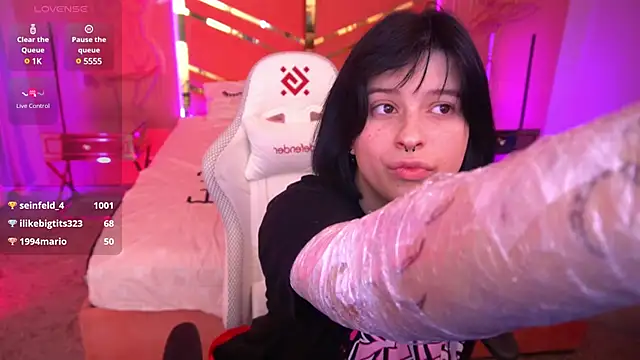 Snapshot of Miki_Kivi chatting on 11, 3, 2025 Miki Kivi online show from 11, 3, 2025