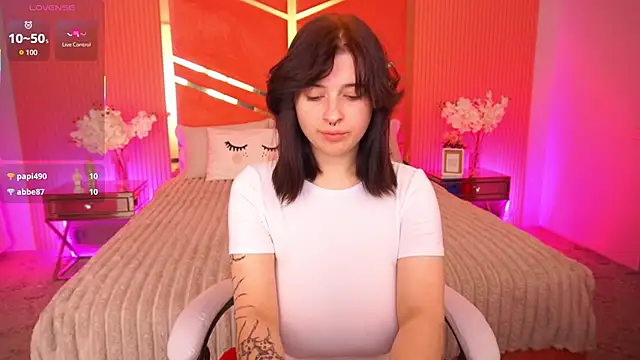 Snapshot of Miki_Kivi chatting on 17, 10, 2025 Miki Kivi online show from 17, 10, 2025