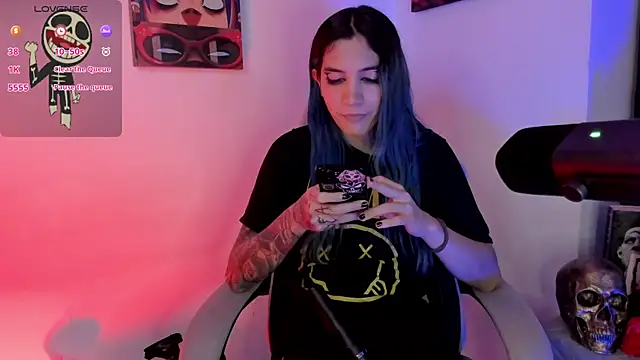 Snapshot of sofi_pretty_uwu- chatting on 28, 4, 2026 sofi pretty uwu- online show from 28, 4, 2026