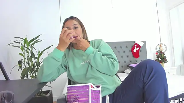 Alana Suares1 online show from 26, 12, 2024