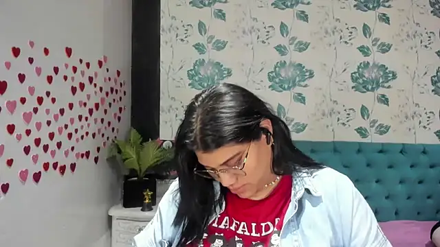 LindaBreeS online show from 13, 2, 2025