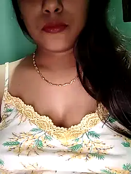 Snapshot of sexyindi_couple chatting on 3, 12, 2024 sexyindi couple online show from 3, 12, 2024