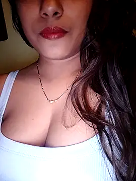 Snapshot of sexyindi_couple chatting on 29, 12, 2024 sexyindi couple online show from 29, 12, 2024