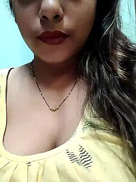 Snapshot of sexyindi_couple chatting on 5, 1, 2025 sexyindi couple online show from 5, 1, 2025