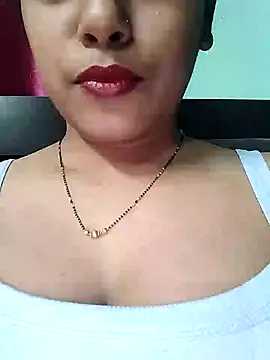 Snapshot of sexyindi_couple chatting on 14, 1, 2025 sexyindi couple online show from 14, 1, 2025