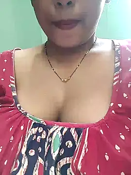 Snapshot of sexyindi_couple chatting on 15, 1, 2025 sexyindi couple online show from 15, 1, 2025