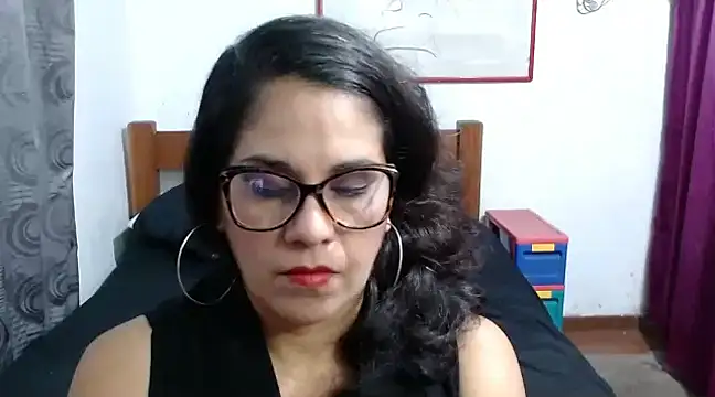 Mistresskloe01 online show from 13, 12, 2024