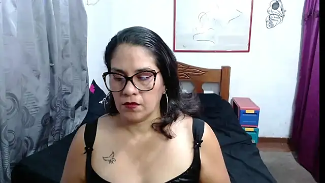 Mistresskloe01 online show from 15, 2, 2025