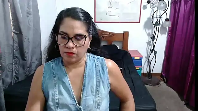 Mistresskloe01 online show from 4, 3, 2025