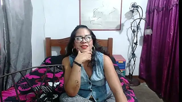 Mistresskloe01 online show from 14, 3, 2025