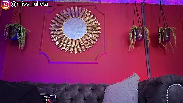 Julieta Russell online show from 4, 6, 2026