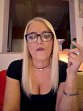 Snapshot of kikkastar chatting on 4, 11, 2025 kikkastar online show from 4, 11, 2025