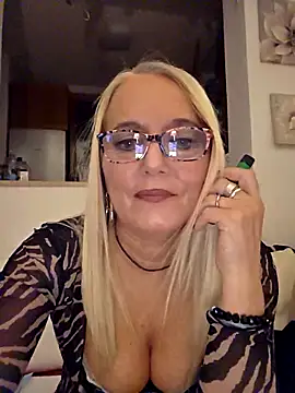 Snapshot of kikkastar chatting on 7, 11, 2025 kikkastar online show from 7, 11, 2025