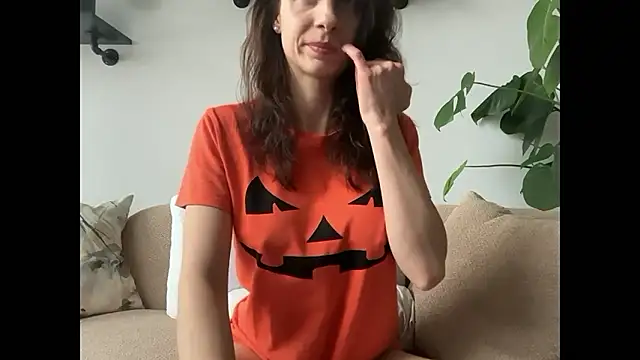 Mary Wet online show from 17, 10, 2025