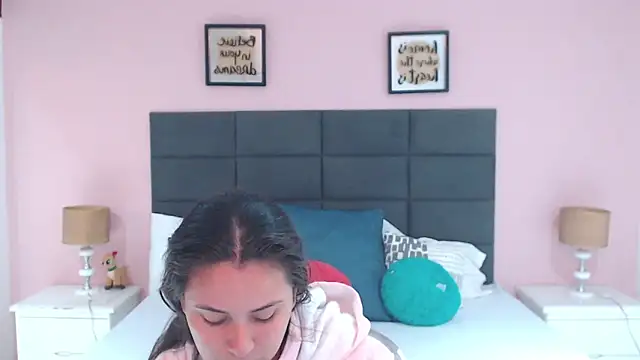 Snapshot of MadisonJenner chatting on 27, 12, 2024 MadisonJenner online show from 27, 12, 2024