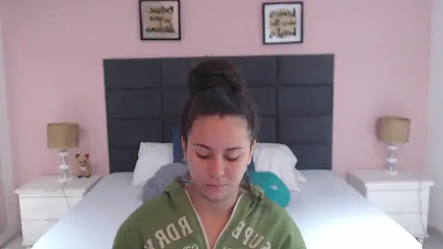 Snapshot of MadisonJenner chatting on 7, 1, 2025 MadisonJenner online show from 7, 1, 2025