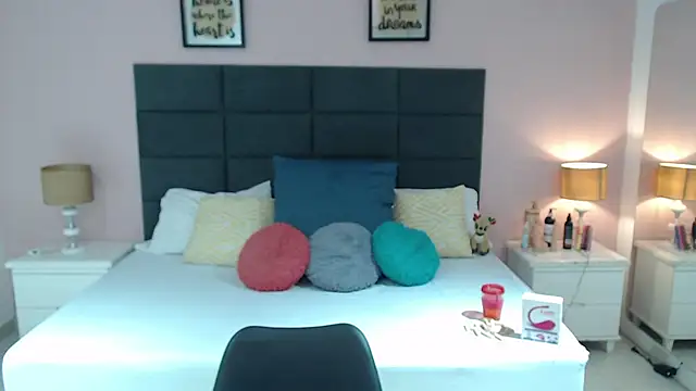 Snapshot of MadisonJenner chatting on 9, 3, 2025 MadisonJenner online show from 9, 3, 2025