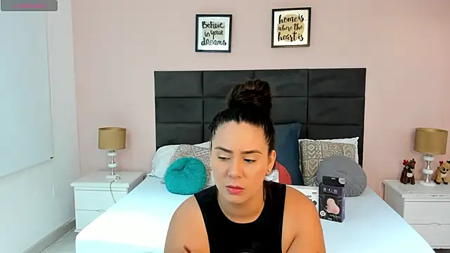 Snapshot of MadisonJenner chatting on 12, 11, 2025 MadisonJenner online show from 12, 11, 2025