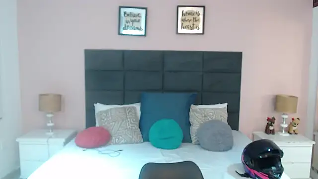 Snapshot of MadisonJenner chatting on 13, 11, 2025 MadisonJenner online show from 13, 11, 2025