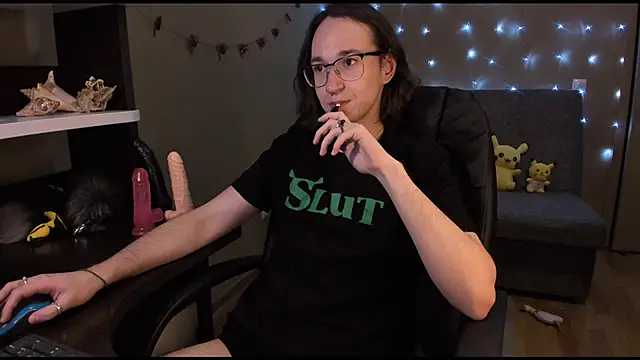 Snapshot of zackstivens chatting on 5, 1, 2025 zackstivens online show from 5, 1, 2025