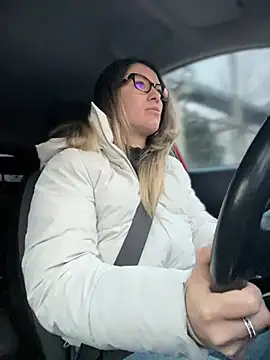 HotXMom online show from 4, 3, 2025